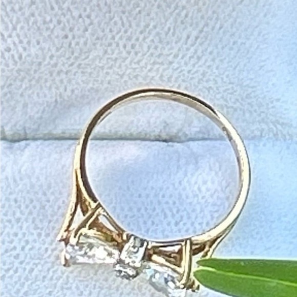 10k 10Karat solid yellow gold cubic zirconia bow tie ring size 6. - Picture 6 of 13